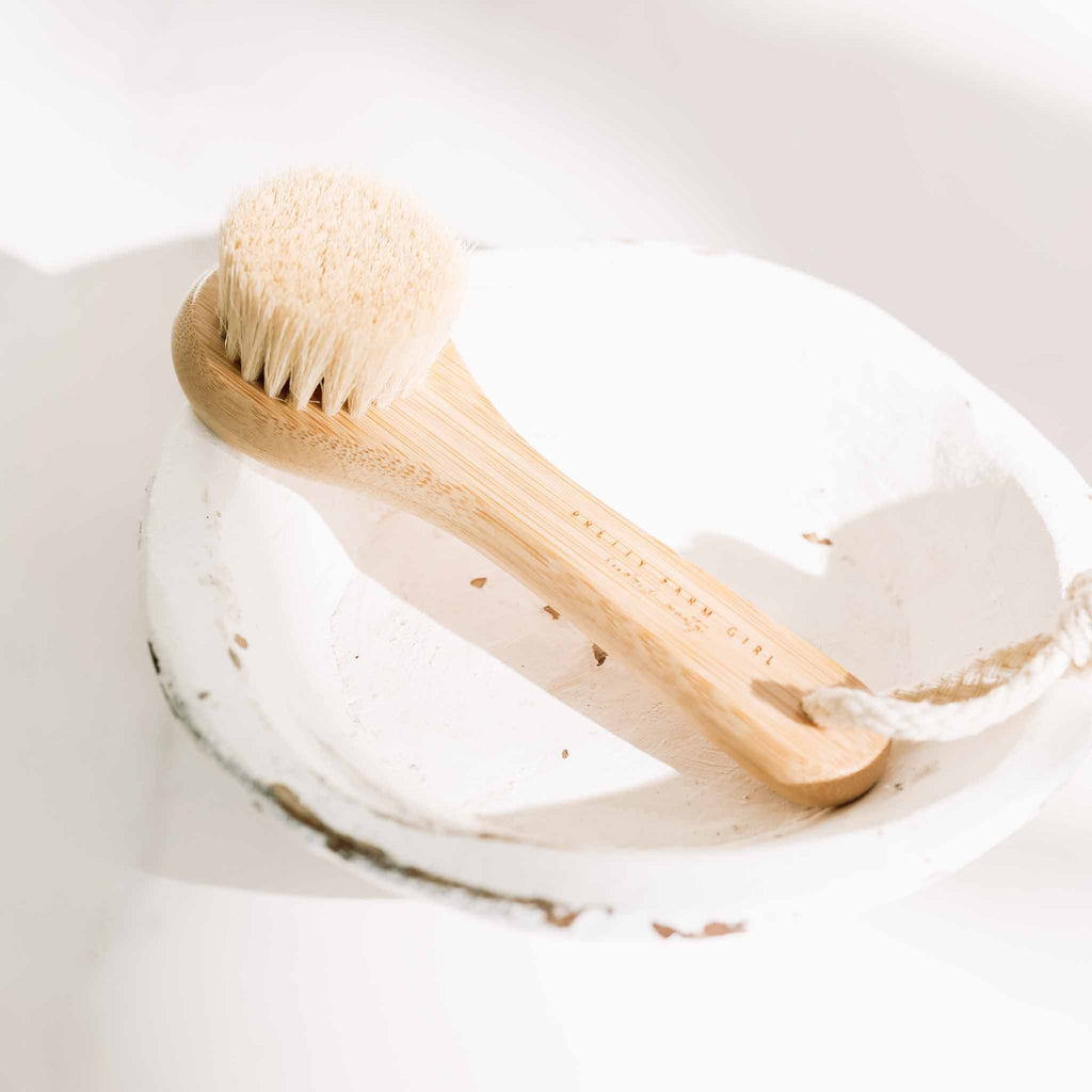 Dry Face Brush uncategorized / needs cleanup with nature-inspired artwork - product view 2