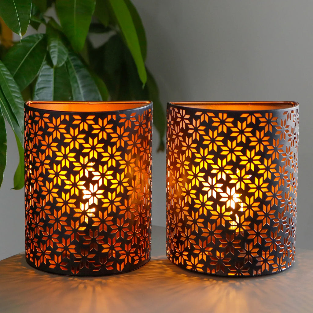Set of 2 battery operated lamps with nature-inspired artwork