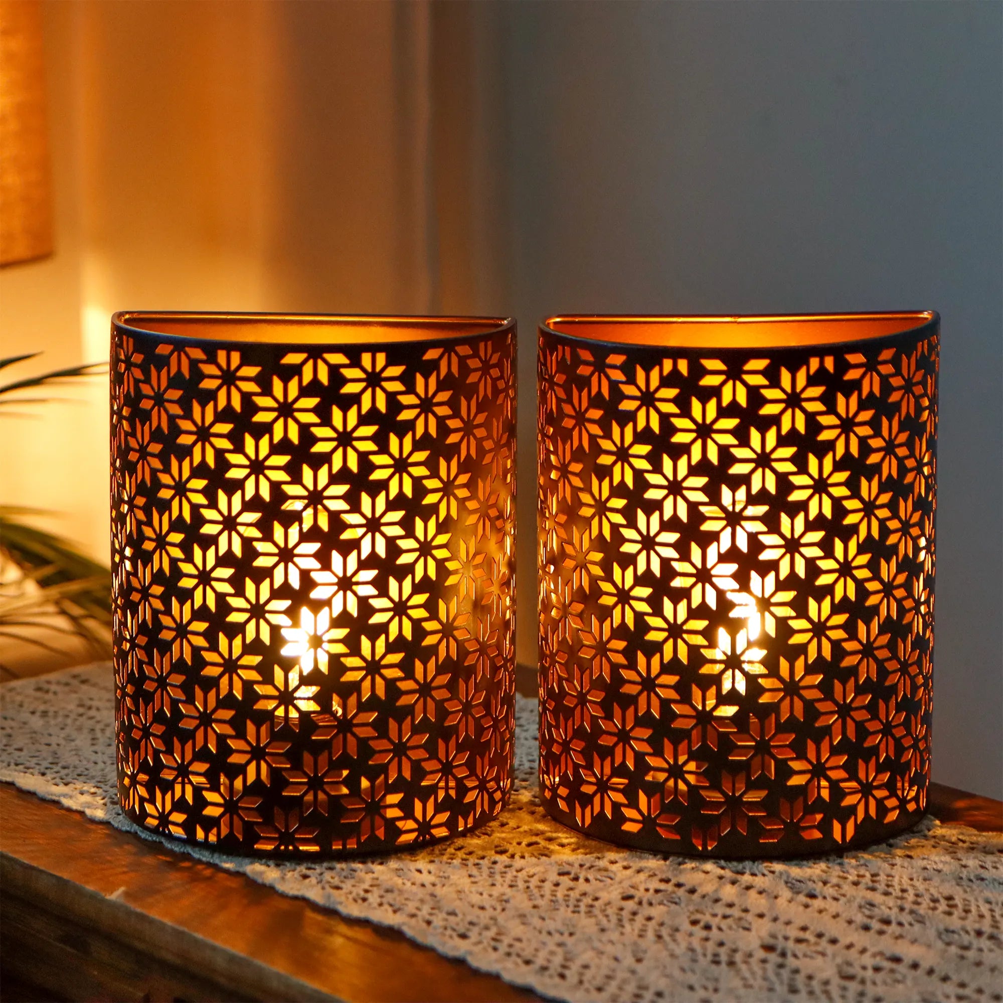 Set of 2 battery operated lamps with nature-inspired artwork - product view 2